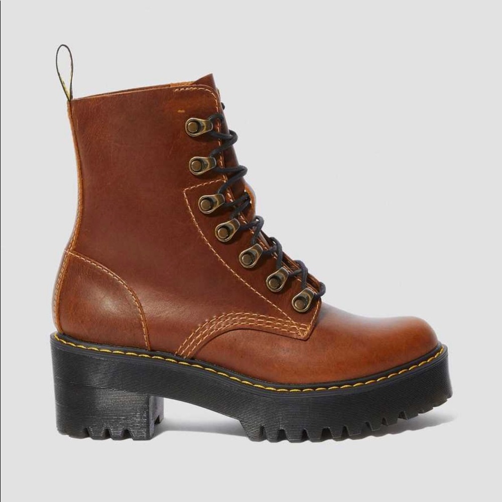 Dr martens Leona orleans boots women’s size 6/UK 4